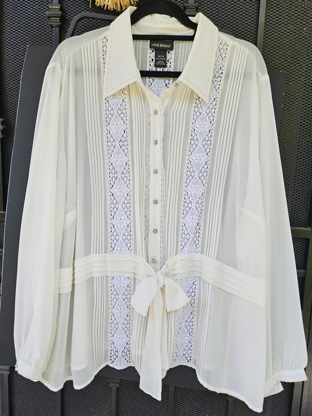 Lane Bryant Vintage White Lace Blouse Size 26/28 Sheer Pleated Button Up Boho Y2